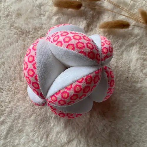 Balle de préhension Petit Pan MIKKO ROSE