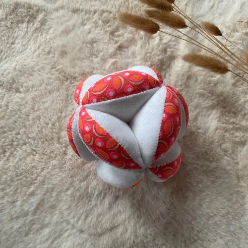 Balle de préhension Petit Pan PEACE AND LOVE